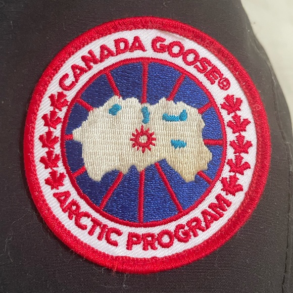 Canada goose Victoria Parker in size small. - Picture 3 of 11